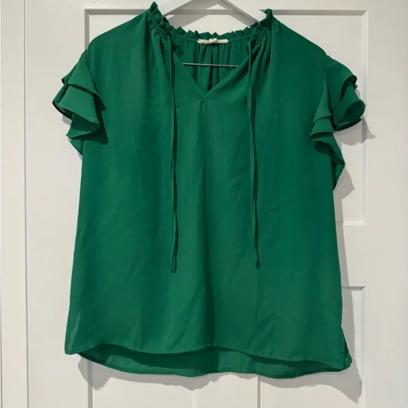 Fun2Fun Green Ruffle Sleeve Women's Top - Picture 1 of 4